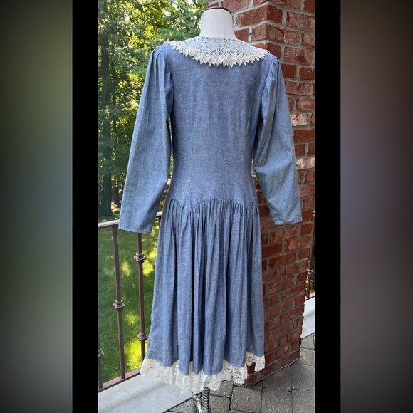 ✨GUNNE SAX Vtg 80’s Chambray Blue White Lace Bib Trim Puff Sleeve Prairie Dress - Picture 3 of 15